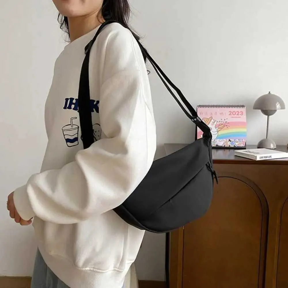 【NOTKNOWING】韓国人気★Halfmoon Moto Cross Bag (NYLON) MUSINSA | NOTKNOWING Halfmoon Moto Cross Bag (NYLON)