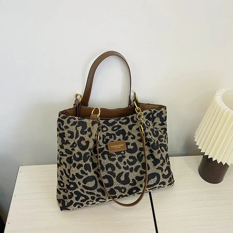 DHgate.com:Leopard Print Oversized Tote Bag: Retro Chic for