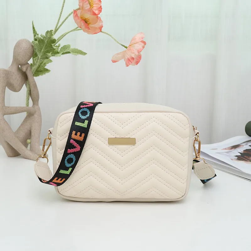 DHgate.com:Trendy Print Shoulder Bag: Fashionable, Portable