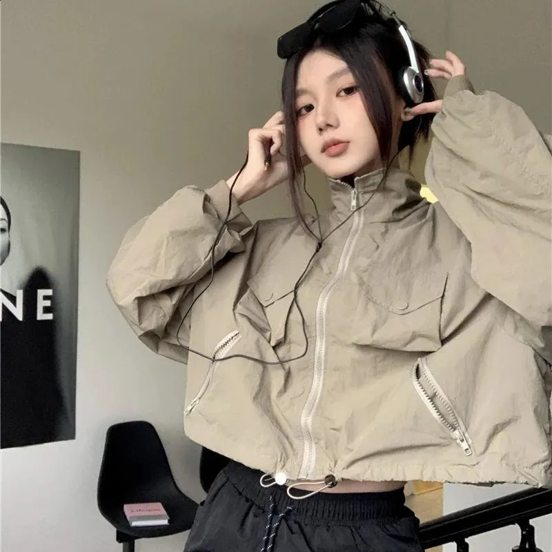 Vintage Cropped Women's windbreaker - Deeptown Gorpcore Vintage Cropped Women's windbreaker - Deeptown Gorpcore
