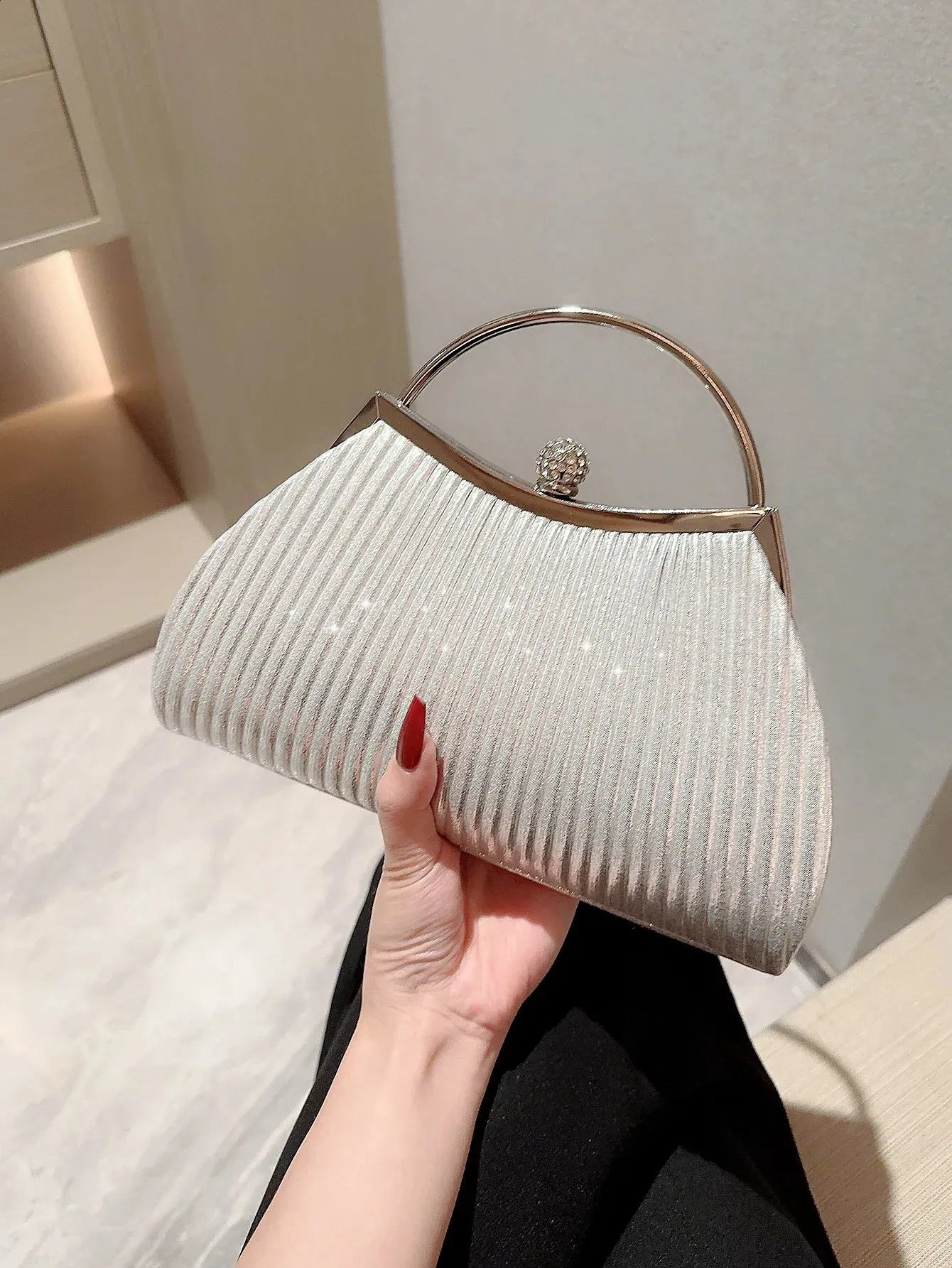 Elegant Shiny Pleated Ladies Evening Clutch For Weddings Parties And Banquets Sparkly Shoulder Bag With Dress Banquet Handbag 240826 From Momentstore 10.53 DHgate.Com