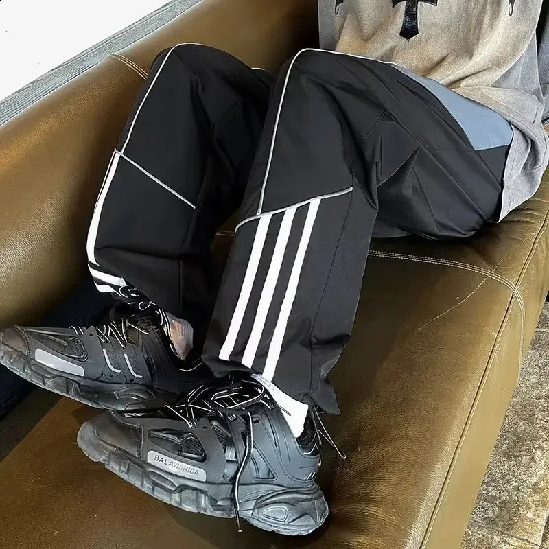Autumn Style Striped Color Block Casual Pants For Men Hong Kong Flavor Loose Fit Straight Leg Unisex Trendy Thick Hoodie Drawstring 240824 From Mysticastore 21.62 DHgate.Com