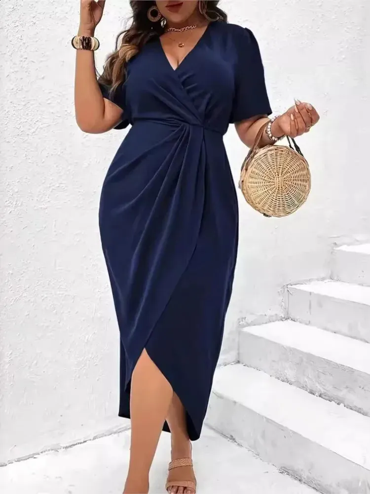 short sleeve plus size velvet dress SHEIN Lady Plus Size Solid Color Short Sleeve Velvet Dress