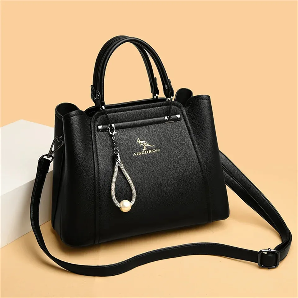 ハンドバッグ LEATHER HUG L TOP HANDLE BAG Elegant Leather Top Handle Bag For Women With Adjustable
