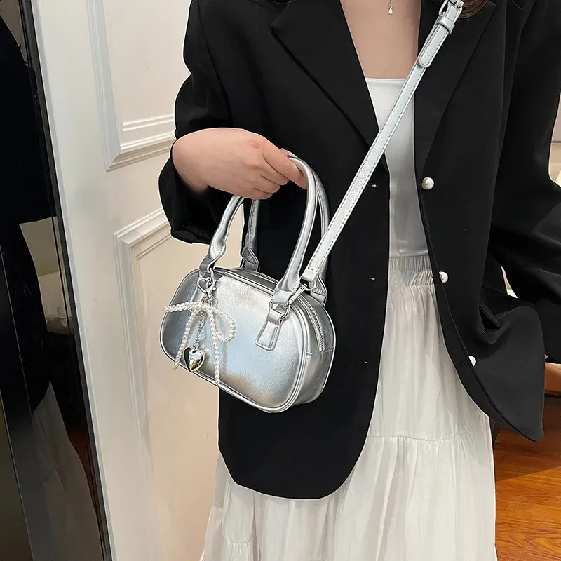 Wallet shoulder bag／ミニポーチ付／silver GUCCI Metallic Calfskin Matelasse Small GG Marmont Shoulder