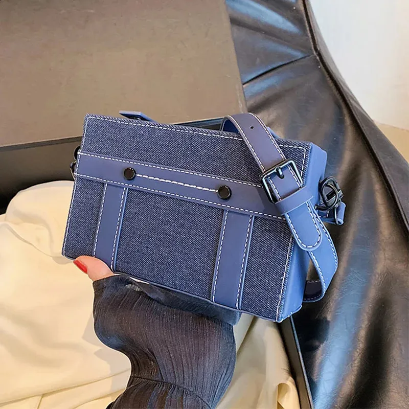 ショルダーバッグ・ポシェット BY FAR Women Messenger Bags 23CRMINRSBUDDLMED blue ショルダーバッグ・ポシェット BY FAR Women Messenger Bags