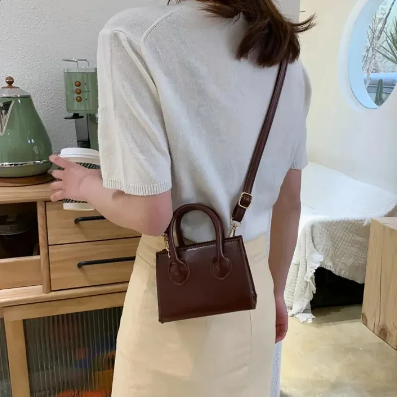 DHgate.com:Retro Mini Square Shoulder Bag - Literary Style DHgate.com:Retro Mini Square Shoulder Bag - Literary Style