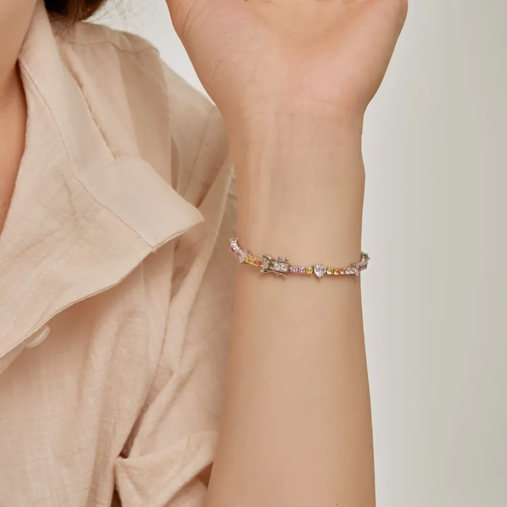 DHgate.com:Elegant Zircon Inlaid Bracelet: Korean Style