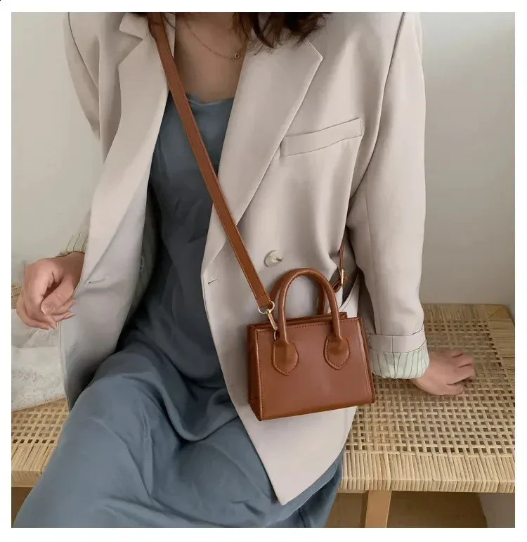 DHgate.com:Retro Mini Square Shoulder Bag - Literary Style DHgate.com:Retro Mini Square Shoulder Bag - Literary Style