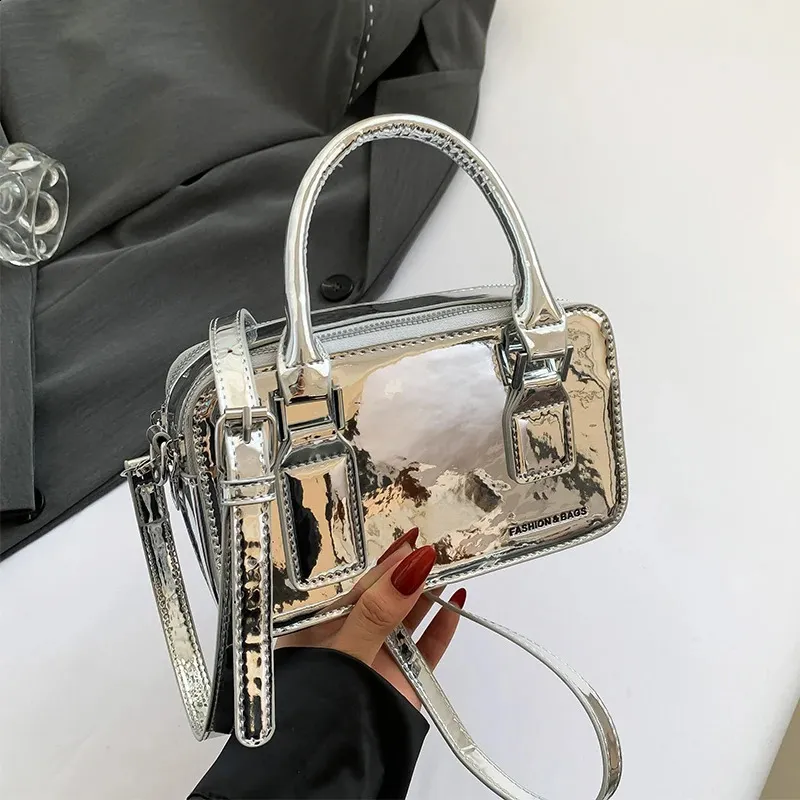 Wallet shoulder bag／ミニポーチ付／silver Coach Mini Wallet On A Chain | Brixton Baker