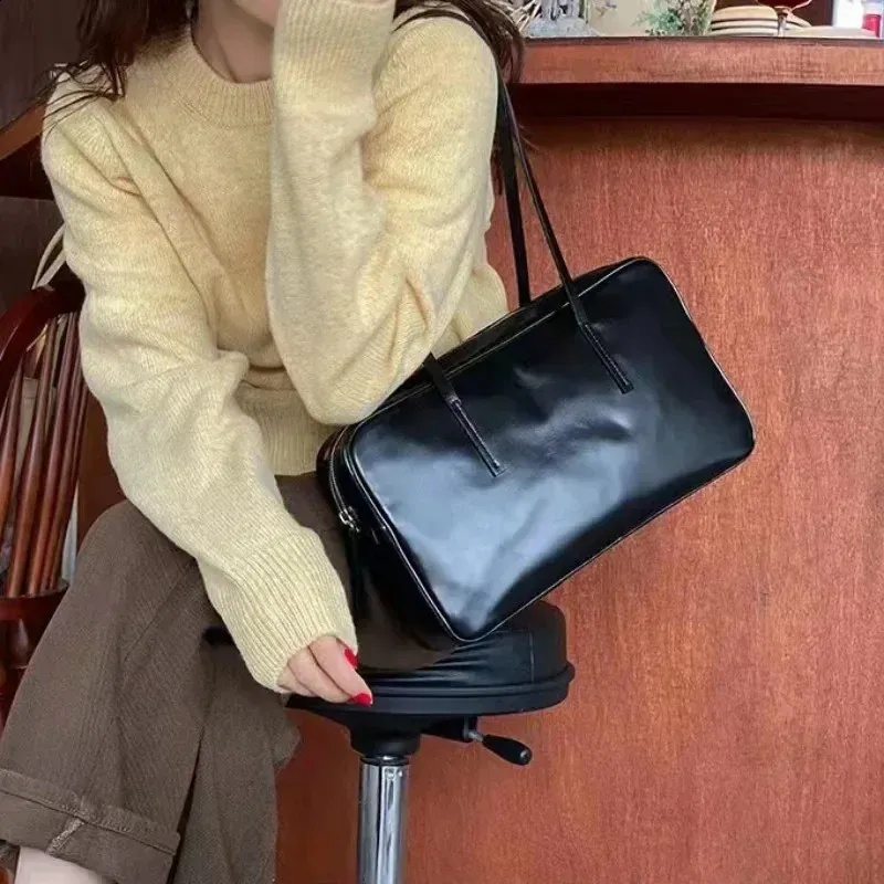 DHgate.com:Oil Wax Leather Shoulder Bag: Premium Womens