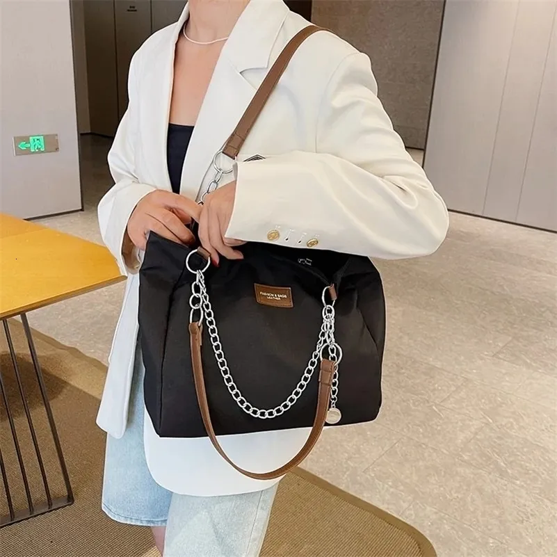 Solid Color Nylon Tote Bag with Chain Strap Large Capacity Minimalist One Shoulder Handbag for Women