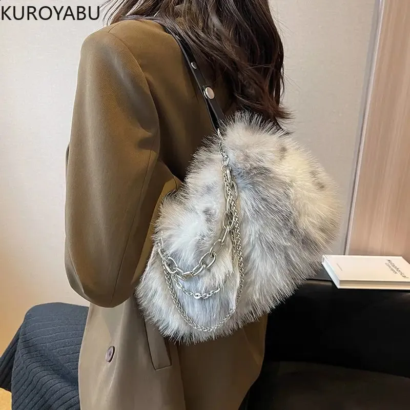 ハーリップトゥ　Faux Fur Shoulder Bag ecru エクリュ Faux Fur Shoulder Bag
