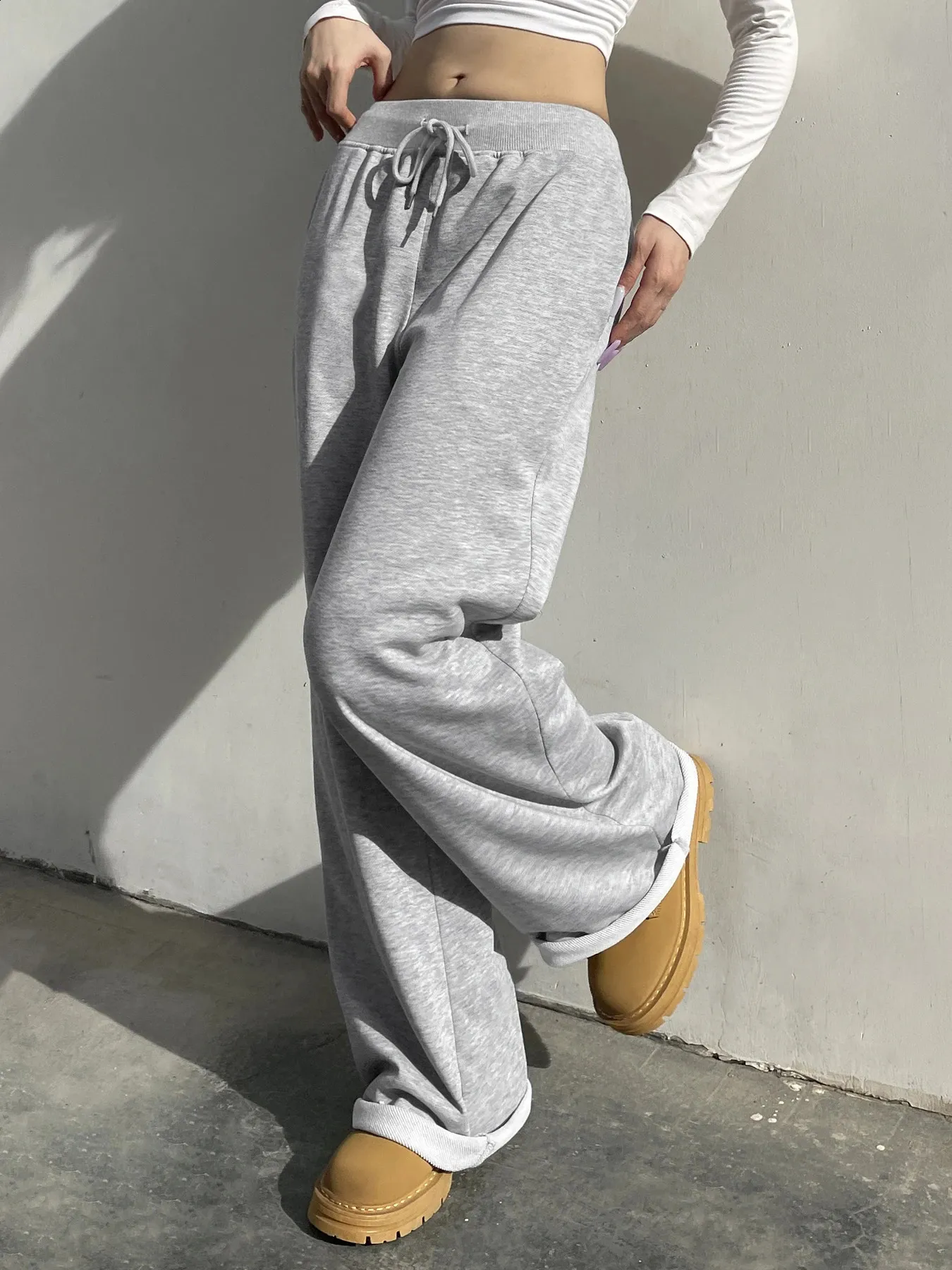 Cómo Combinar Outfit Pantalon Chandal Gris Mujer Pantalones De