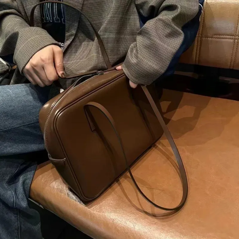 HomaRE. ホマレ OILED/WAX LEATHER BRIEF BAG DHgate.com:Oil Wax Leather Shoulder Bag: Premium Womens