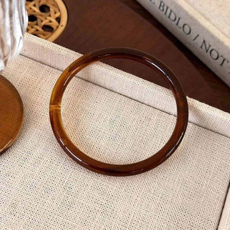 DHgate.com:Beige Resin Wide Edge Bangle Bracelet - Vintage DHgate.com:Beige Resin Wide Edge Bangle Bracelet - Vintage