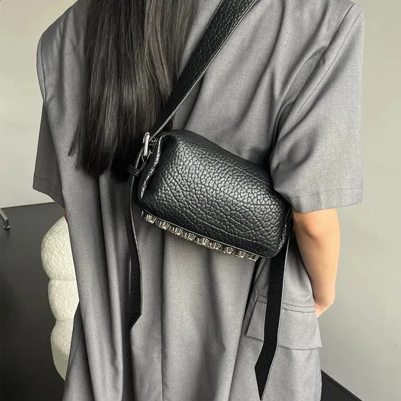 DHgate.com:Chic Rivet Detail Rectangle Crossbody Bag
