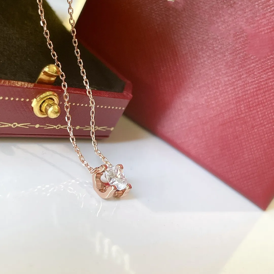 Short chain with big pendant best sale