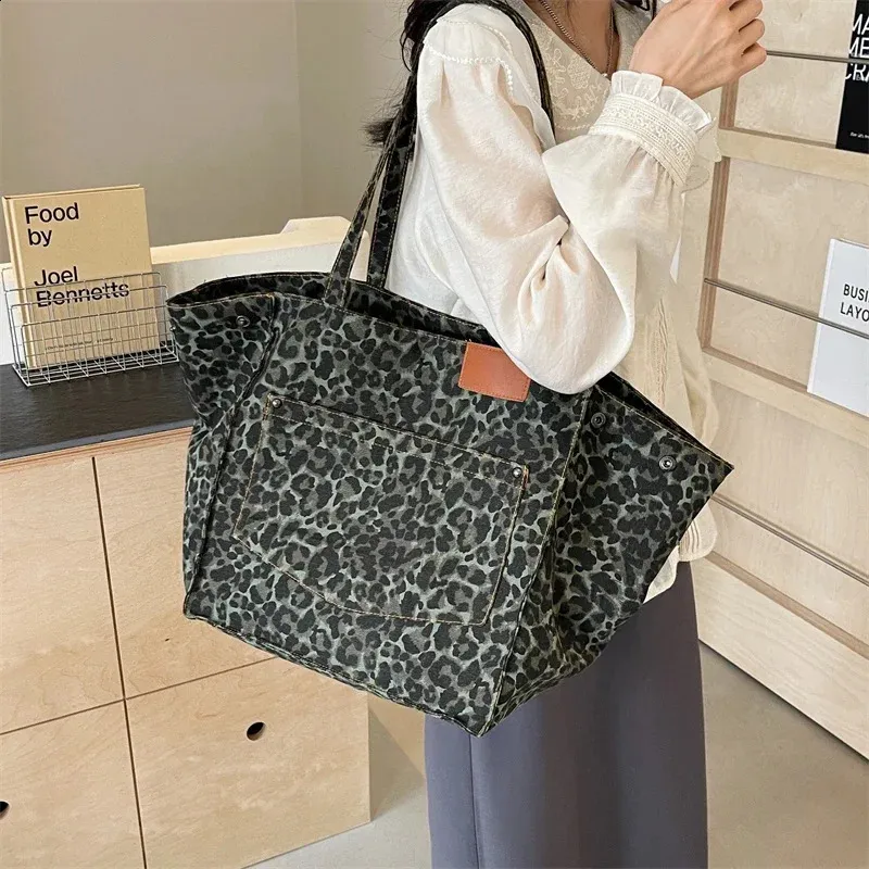DHgate.com:Leopard Print Canvas Tote Bag with Magnetic