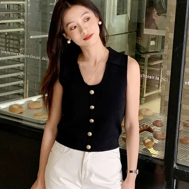 Women's Sleeveless Tunic Vest With 5 Buttons In Black