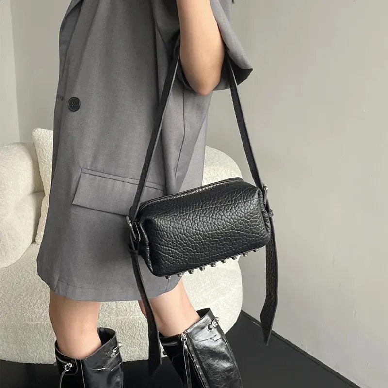 【GENERALIDEA】Square Rivet Shoulder Bag DHgate.com:Womens Square Rivet Tote Bag - Casual Shoulder