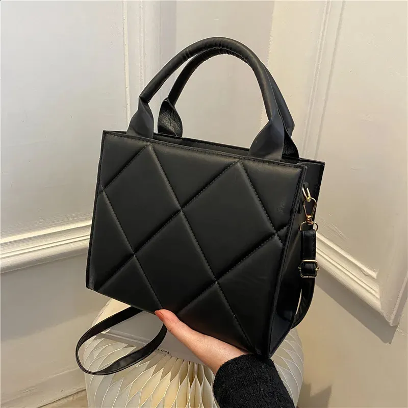 DHgate.com:Chic Leather Shoulder Bag: Premium Quality Cross