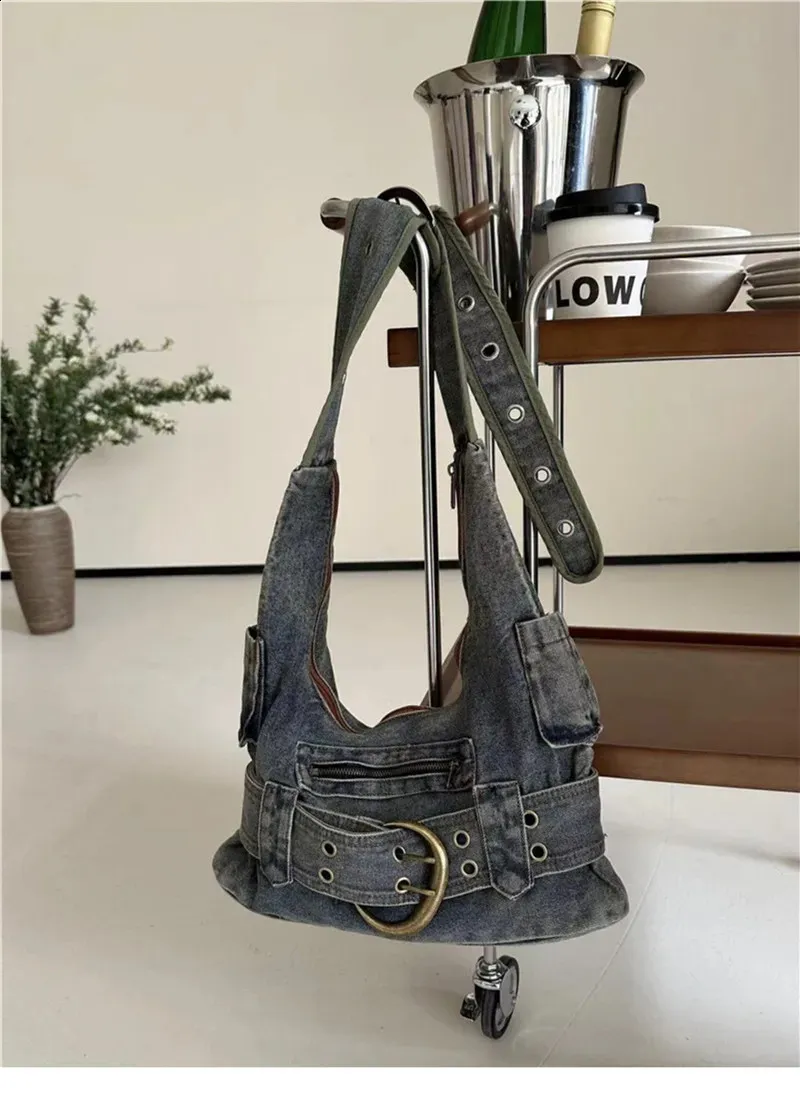DHgate.com:Vintage Denim Y2K Shoulder Bag with Wide Rivet
