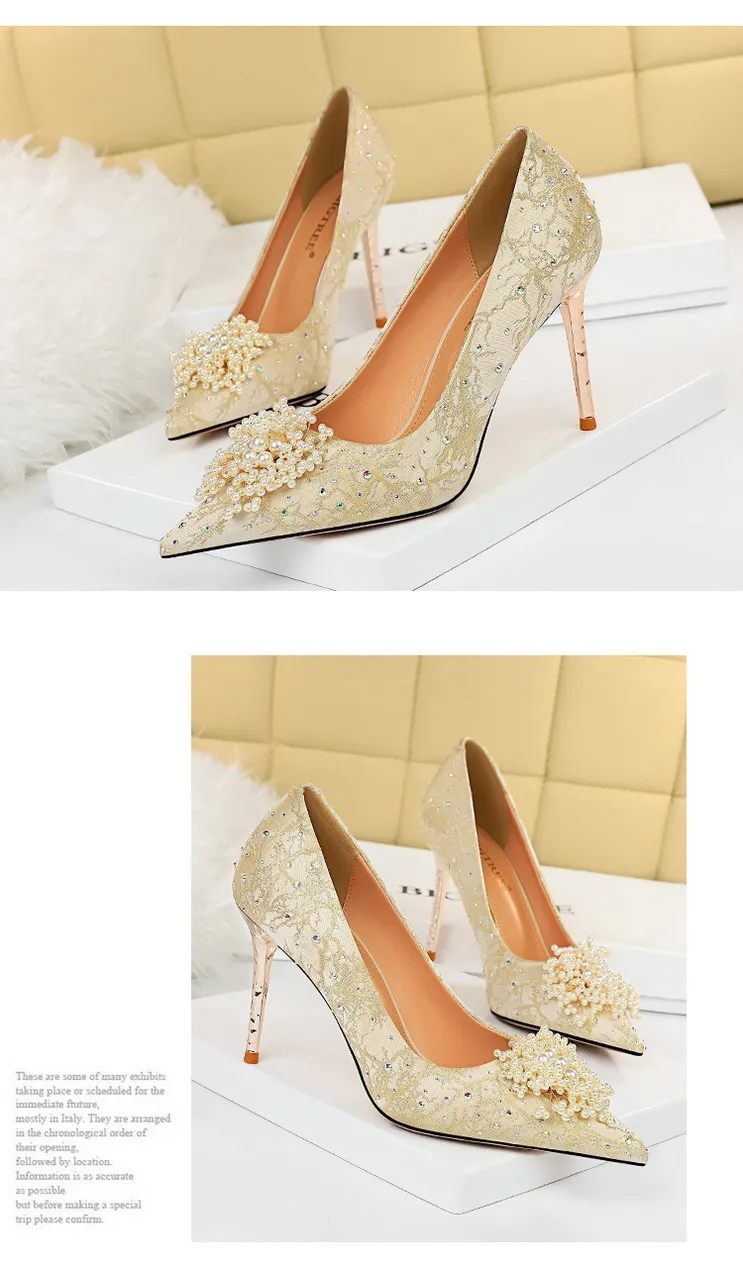 もあ　HEART MOTIF POINTED TOE PUMPS もあ HEART MOTIF POINTED TOE PUMPS Madison Ankle Strap Pump