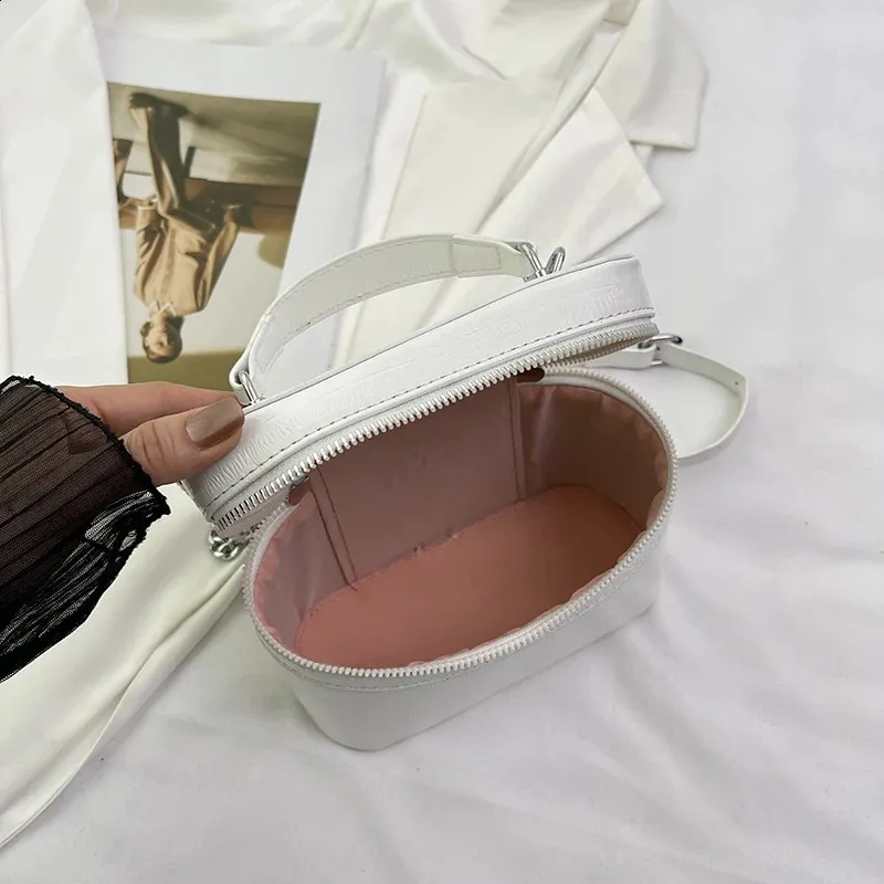 DHgate.com:Chain Strap Square Crossbody Bag - Small, One