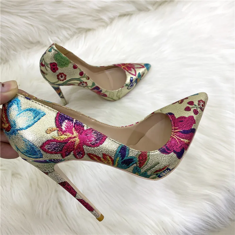 Embroidered Graffiti Pointed Toe High Heels - Stylish 12CM