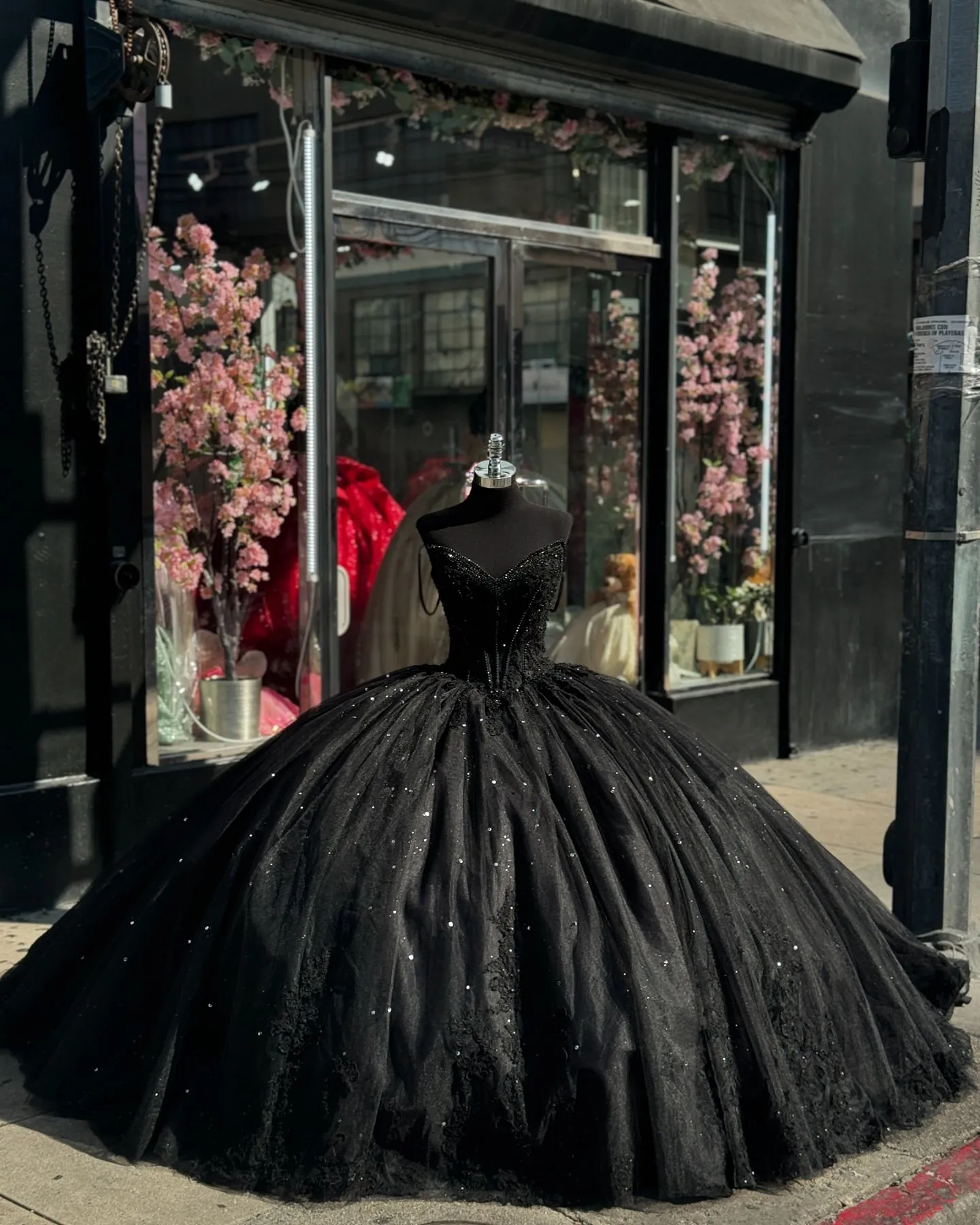 Black princess ball gown quinceanera dress with sparkly sequined sweetheart  bodice and sweep train from Dhgate Quinceanera Dresses - price 527.55