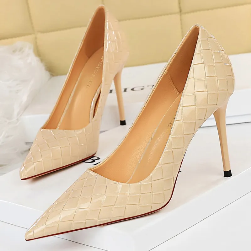 She Pumps Wholesale Elegant Women's Pointed Toe Pumps: Patent Leather... At Only ...