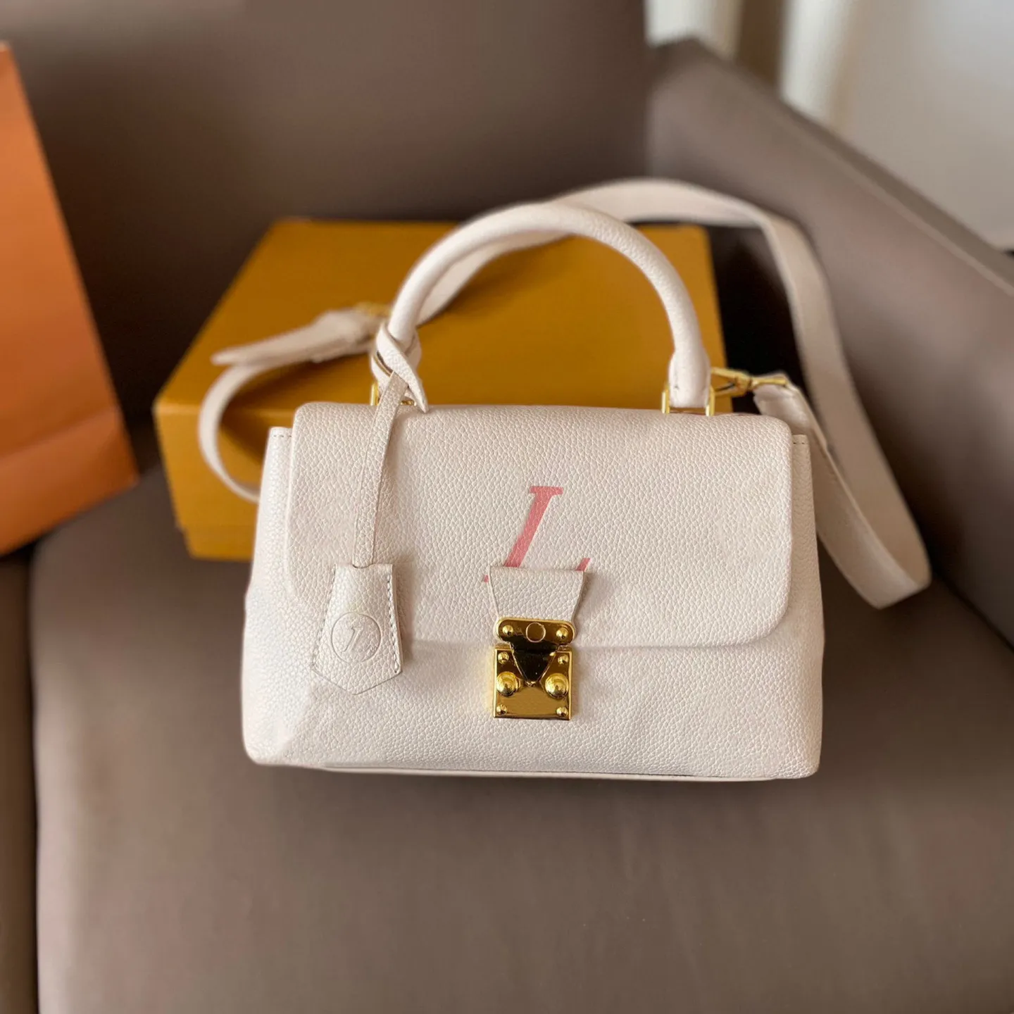 Handbag design with price sale