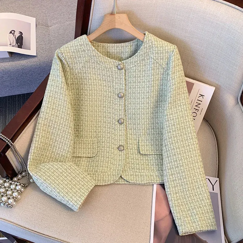 Chic Short Tweed Jacket: Premium Quality Womens Outerwear - Shop