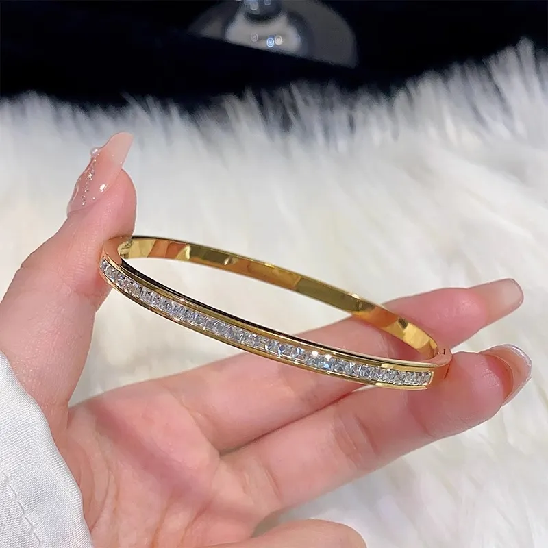 Designer Zircon K Gold Bracelet With Diamond Classic Couple Designer Zircon K Gold Bracelet With Diamond Classic Couple