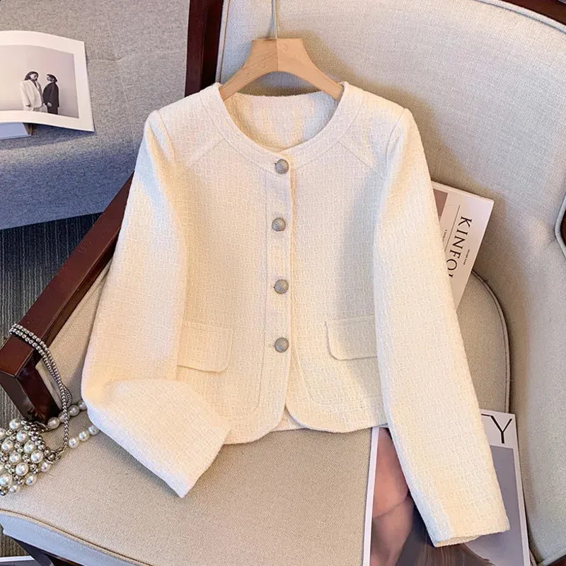 Chic Short Tweed Jacket: Premium Quality Womens Outerwear - Shop