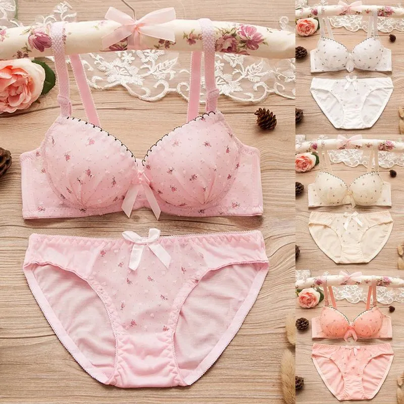 BRAS SET SEXY SET FÖR KVINNA Mjuk spetsunderkläder Se genom underkläder Floral Underwire Sheer BH och trosor