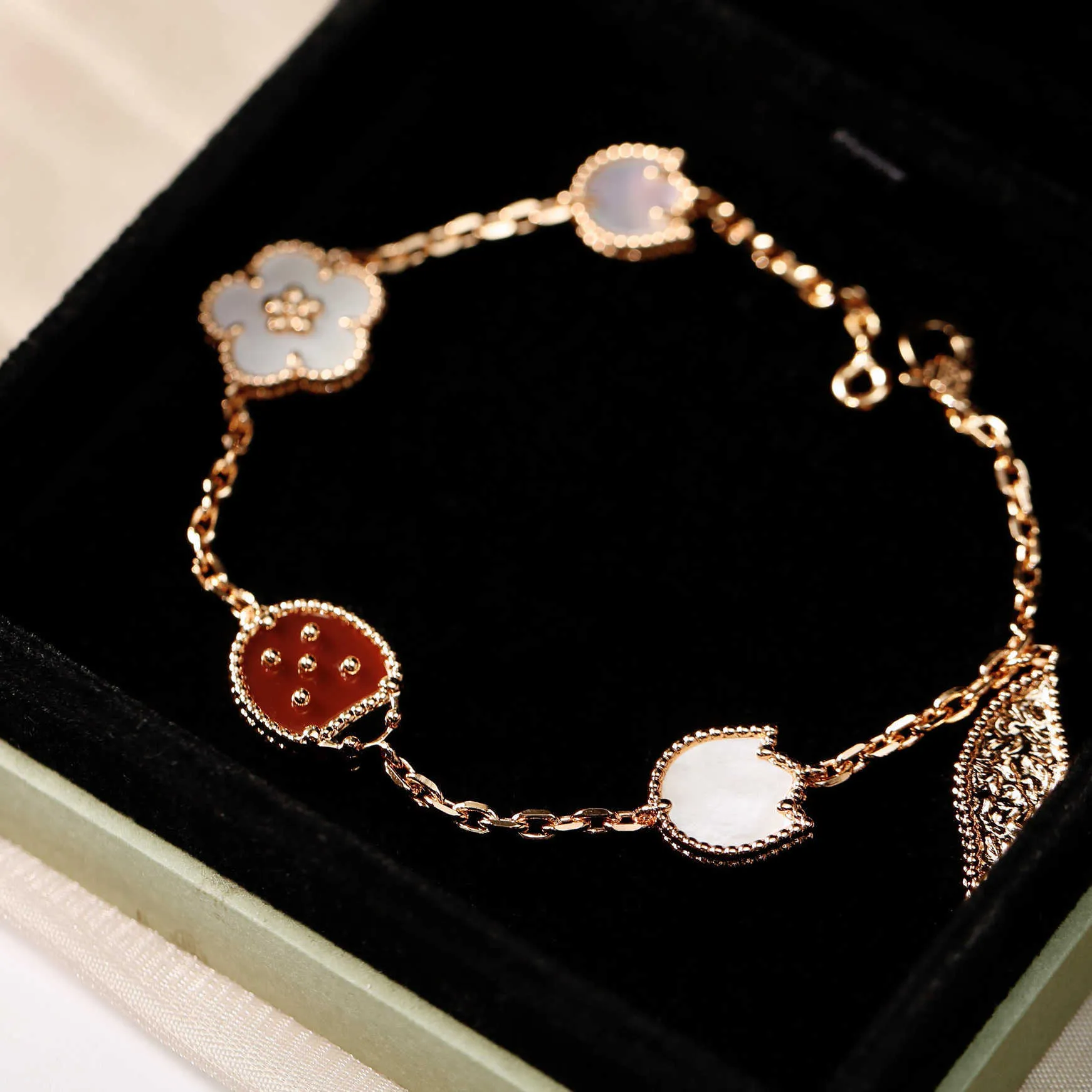 Designer smycken lyxarmband Vanca v Golden Fan Family Lucky Star Ladybug Armband Womens Five Flower Fritillaria Agate Rose Gold Armband