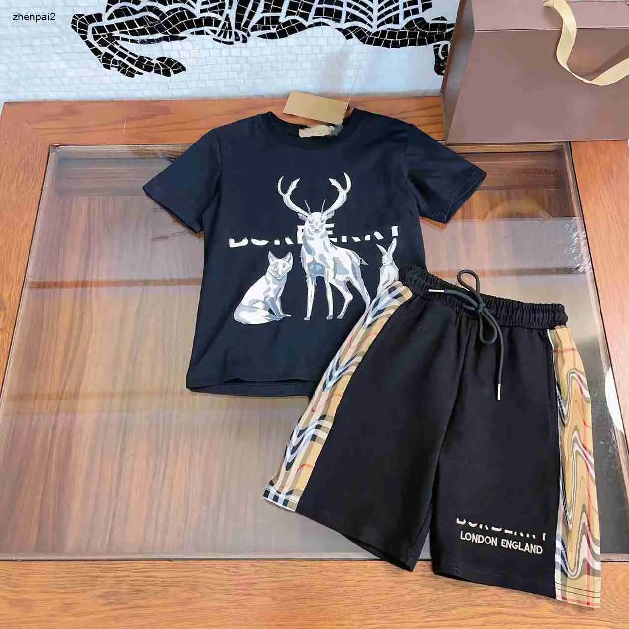 Luxo bebê tracksuits cervos padrão impressão crianças roupas de grife tamanho 110-160 cm criança manga curta camiseta e shorts 24feb20