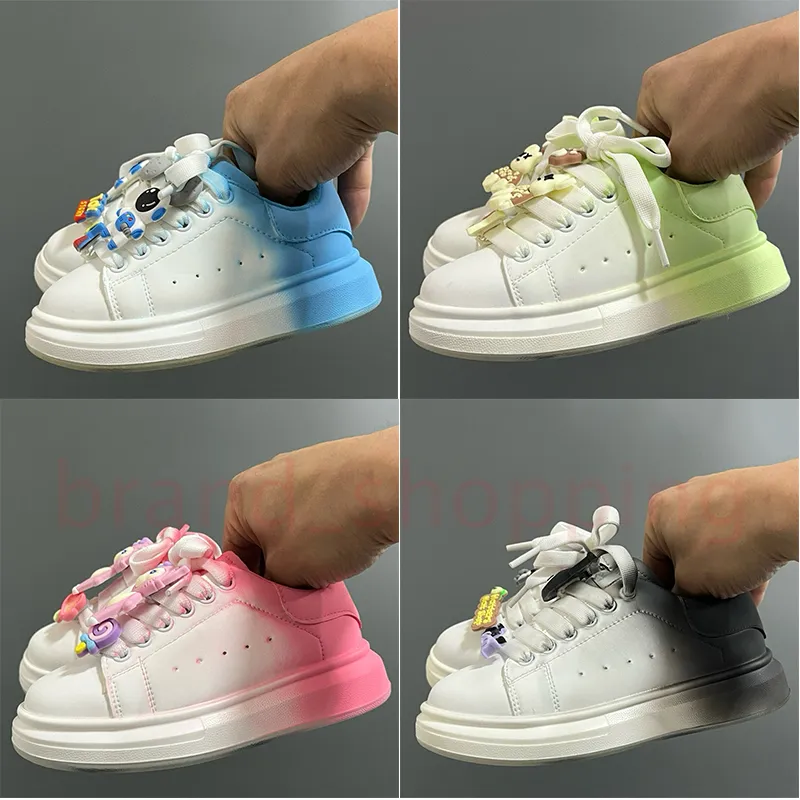 Hardloopschoenen voor grote kinderen Kinderen Baby Schattig Cartoon Peuter Kinderen Sport Zwart leer Fluweel Suède Designer Sneakers Oversized voor jongen en meisje Espadrilles Baby