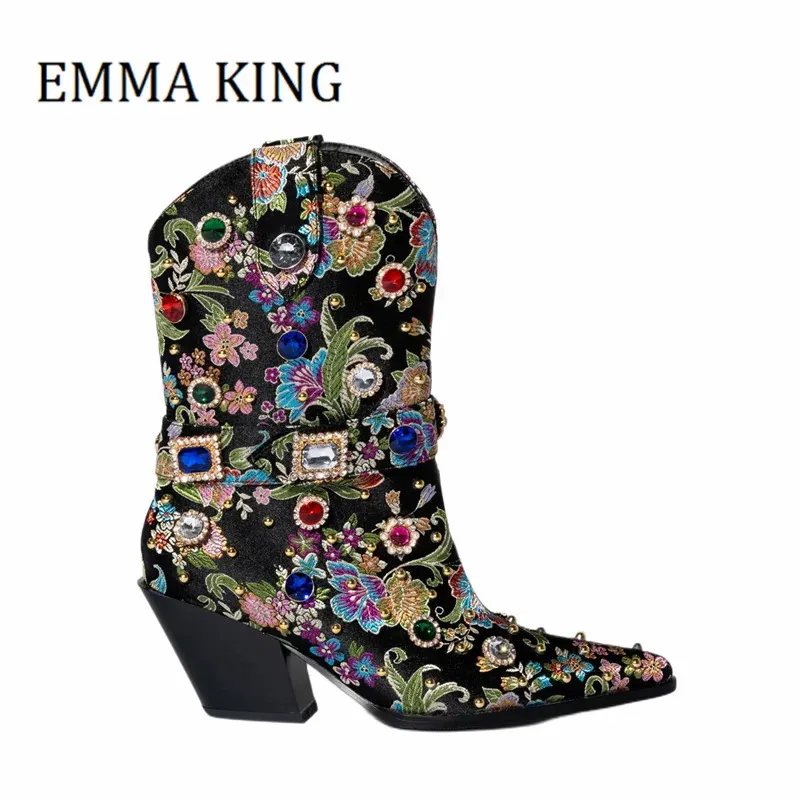 Women Gem utsmyckade ankelstövlar Sexiga spetsiga tåblock klackar Rhinestone Boots Ladies Punk Style Western Cowgirl Shoes Big 44 240227