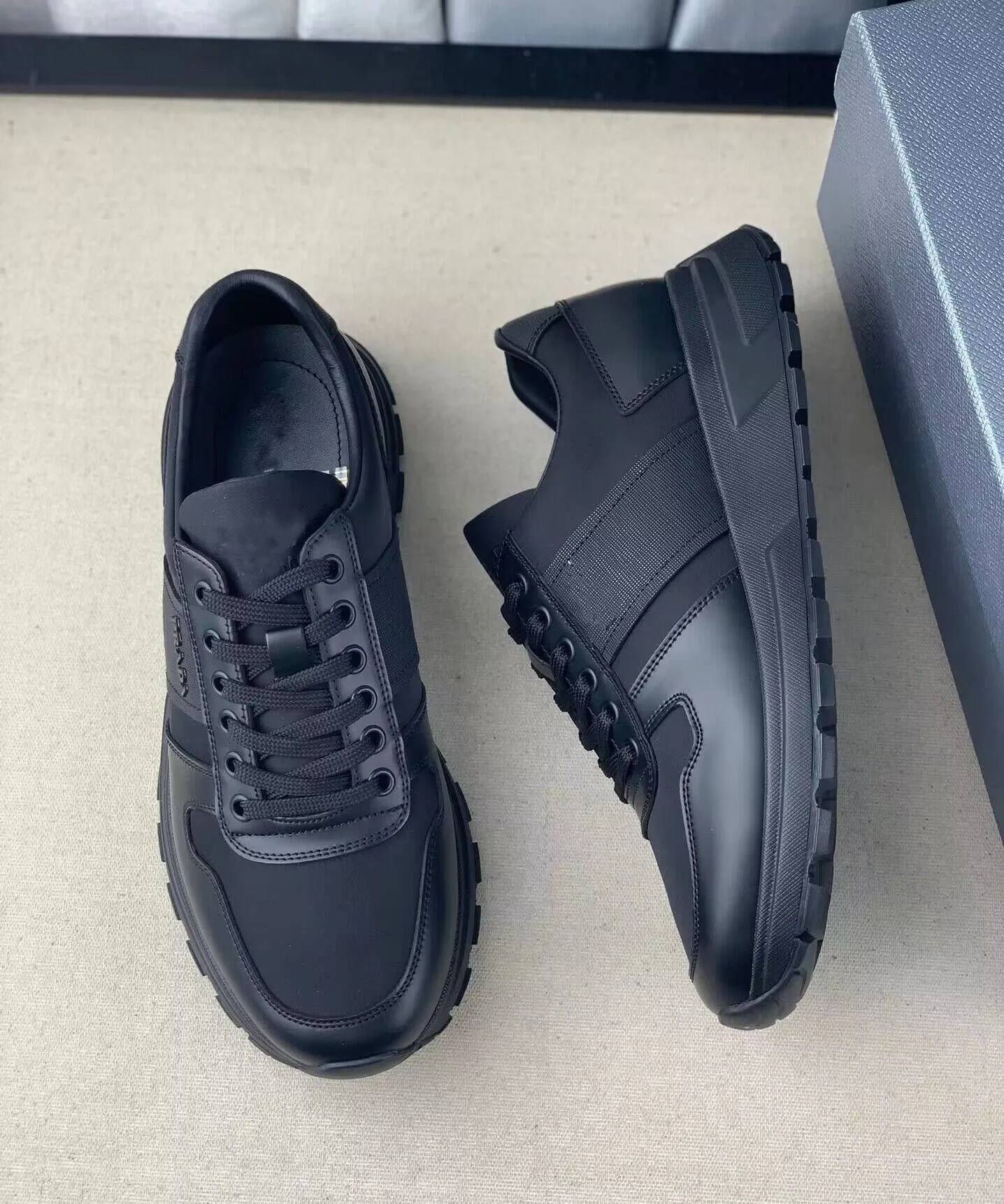 24S Yaz Yürüyüşü Lüks Prax 01 Sneakers Ayakkabı Yeniden Nynylon Deri Siyah Erkekler B22 Tıknaz Kauçuk Eğitmenler Mesh Partisi Elbise Koşucu Kaykay Yürüyüş Paten Ayakkabı