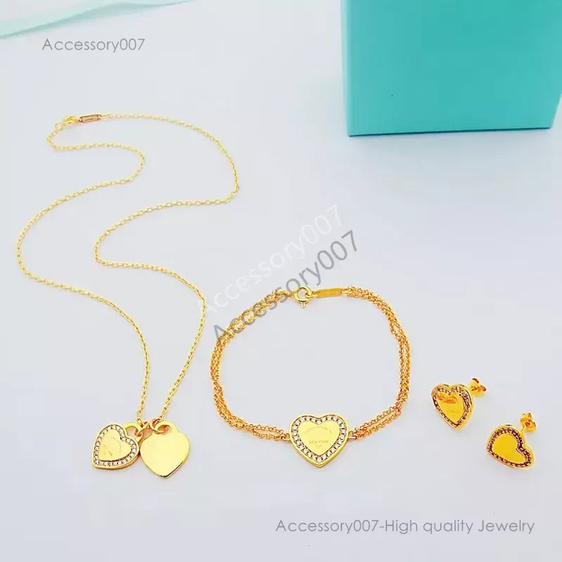 Collier de bijoux de créateurs Bracelet Earnail Set pour femmes européennes et américaines Diamond Heart Pendentif Bijoux de mode Bijoux Fille Cadeau de vacances avec boîte