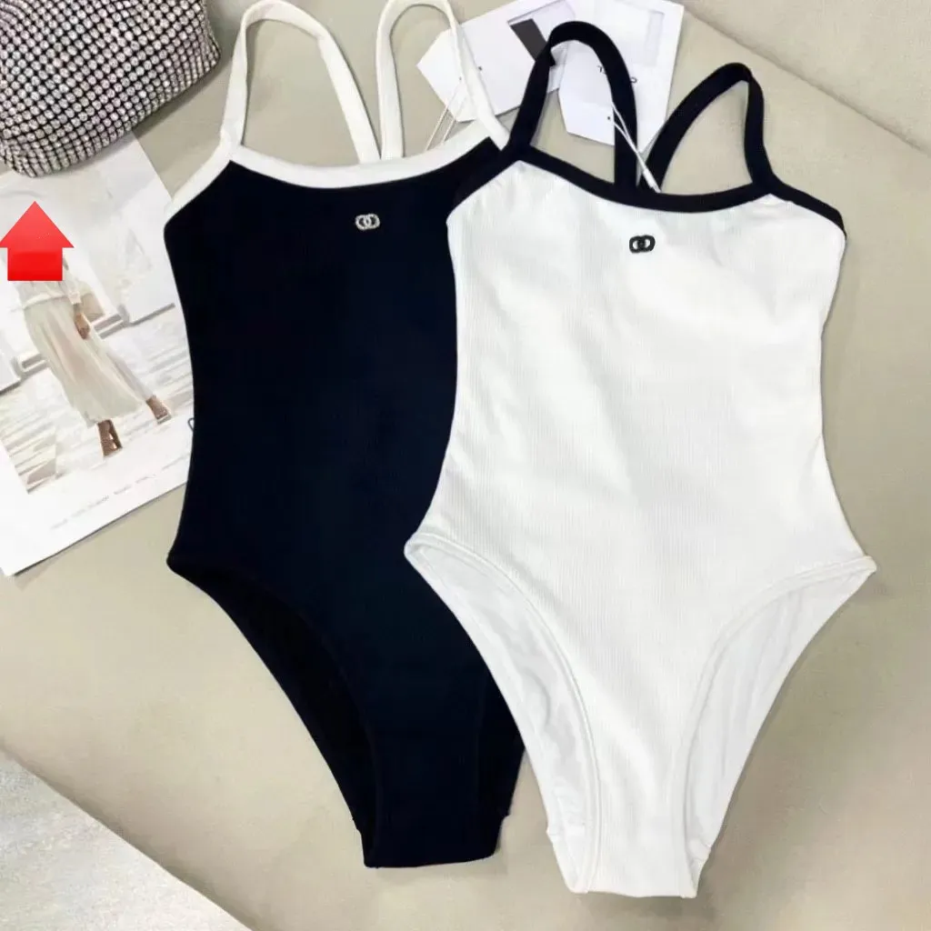 Nouveau créateur de maillots de bain pour femmes Bikini Swimsuit 2024 Sexy Solid Ribbed Women's Jumpsuit Women's High Waited Simsuit Summer Beach Swimsuit Bikini