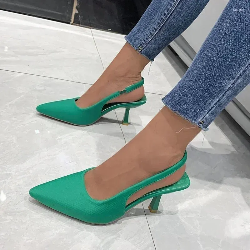 Klädskor mode damer slingbacks kvinnors pumpar våren pekade tå solid sexig fest stilettos eller tunna klackar en spark