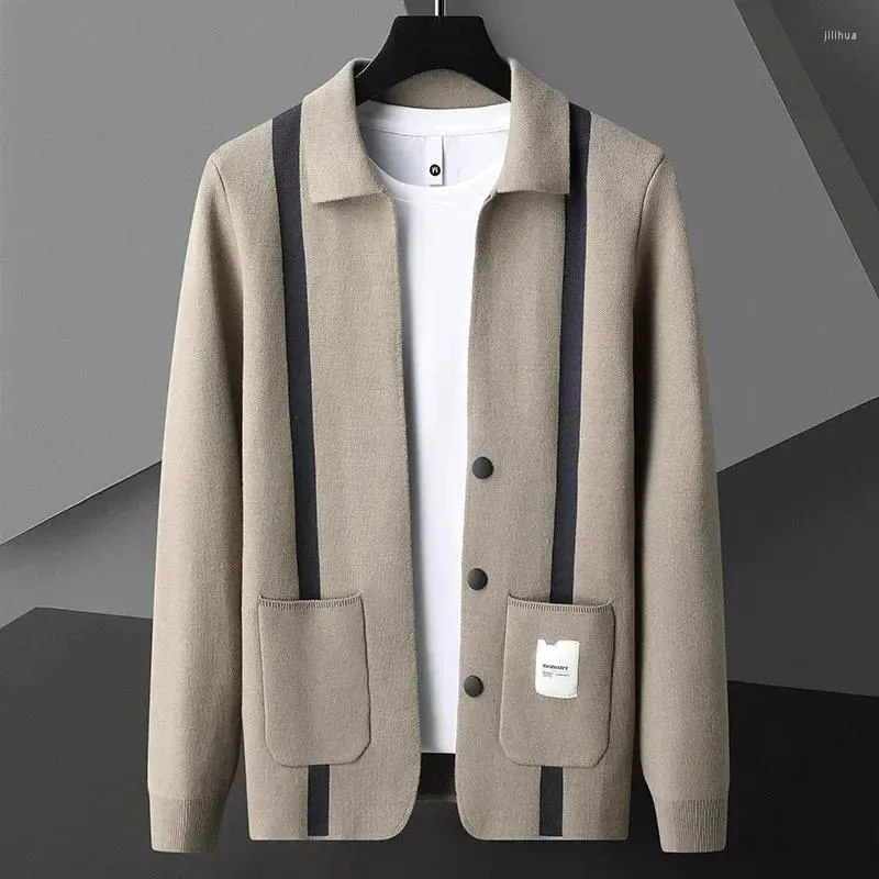 Herrtröjor 2024 Höstkontrast Stripe Stripe Cardigan Fashion Korean Edition Pocket Casual High Quality Lapel Sweater