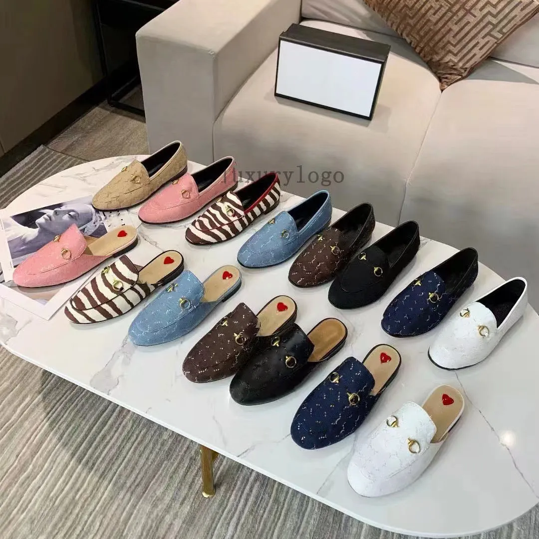 Klassiska loafers män kvinnor skissar sandaler metall fäster klänningskor Italien lat tryck brev avslappnad plattskor designer tofflor lyx ull tofflor z4