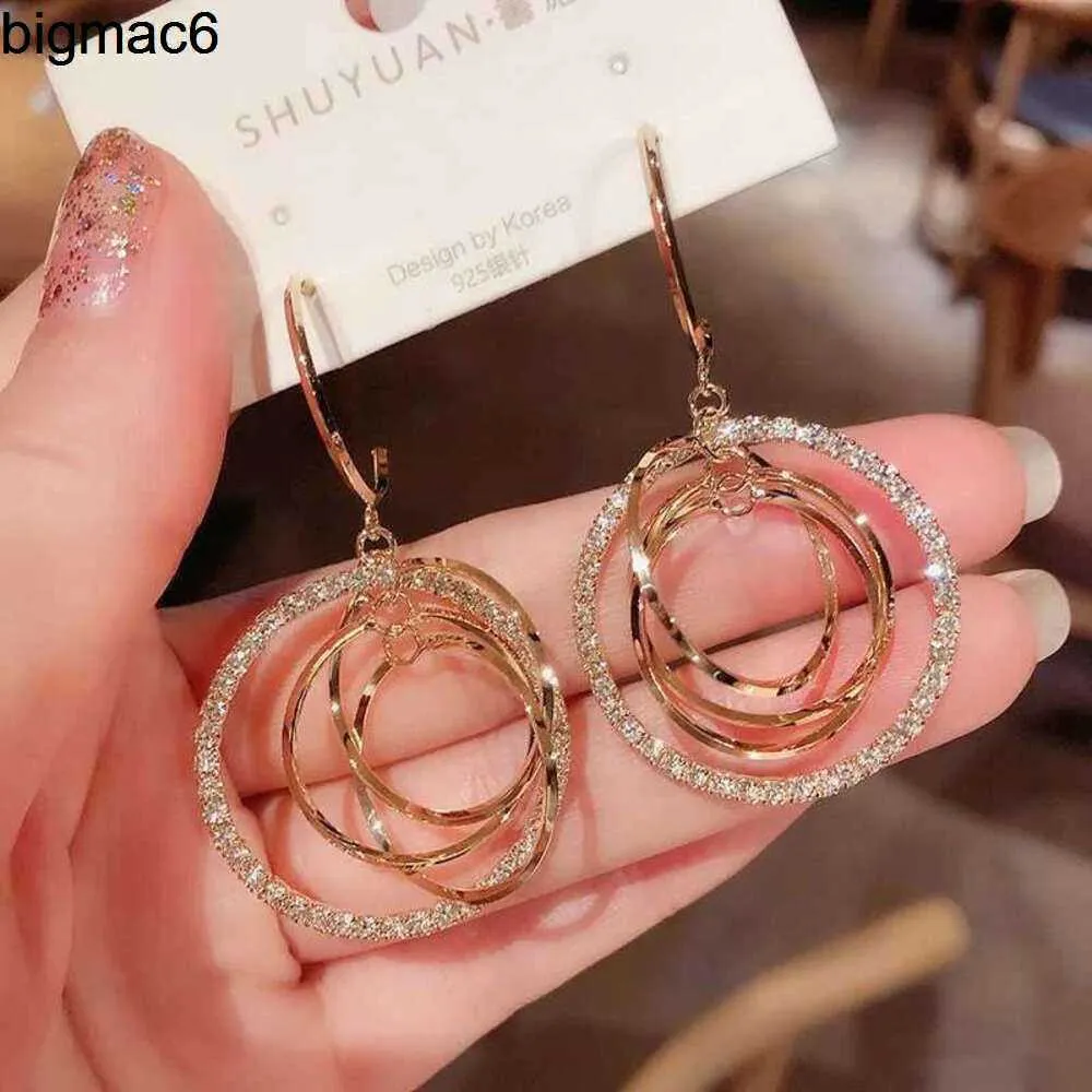 Boucles d'oreilles pendantes pour femmes, nouvelle collection, pendentif rond, bijoux de fête, cadeau, tendance dorée, boucles d'oreilles à la mode, 1 R231117, amour