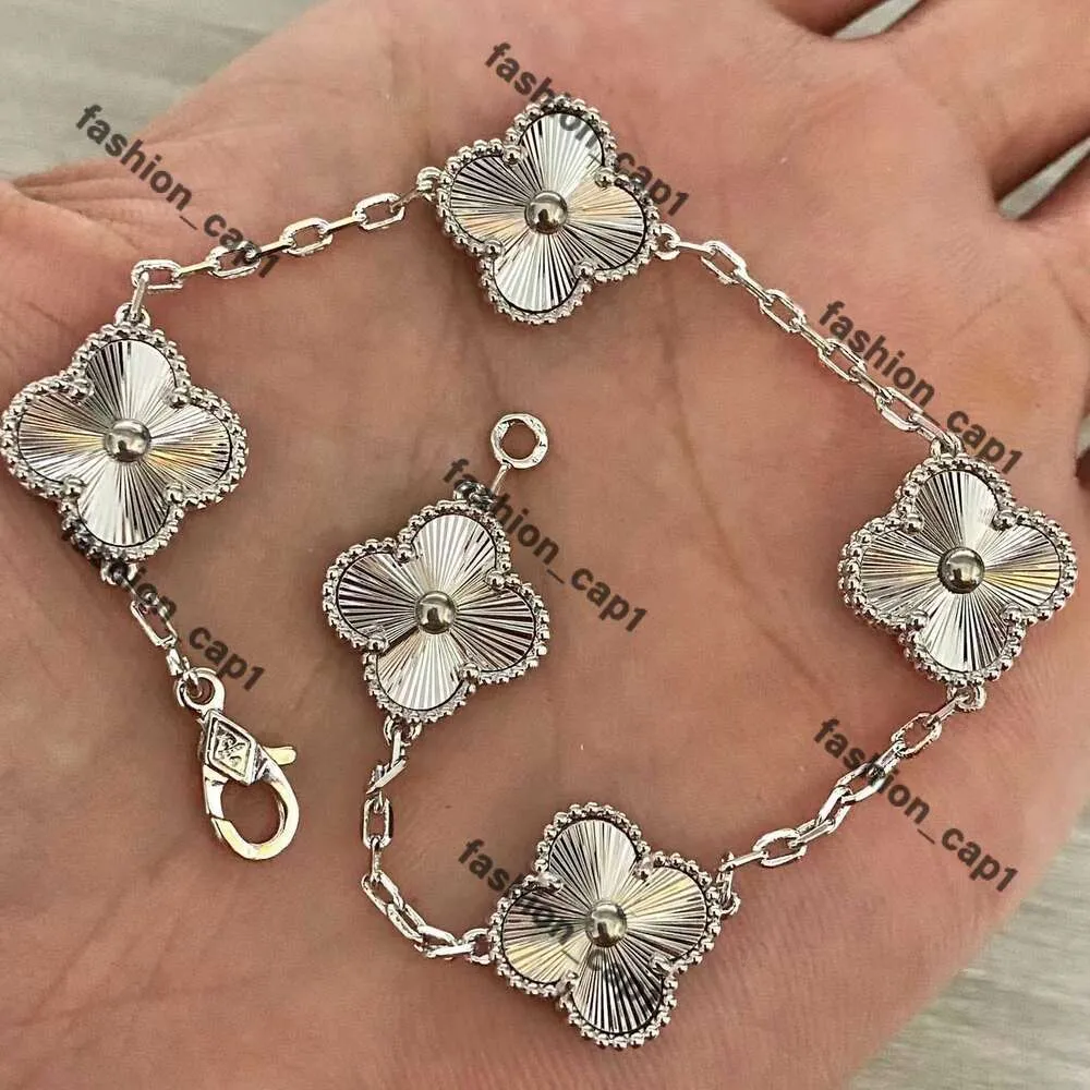 Van Cleeg Bracelet Bracelets De Charme De Luxe Van Clover Designer Bracelet Perle 4 Feuilles Or 18 Carats Marque Laser Bracelet Collier Boucles D'oreilles De Mariage Un Bijou Van Vanish Van 101