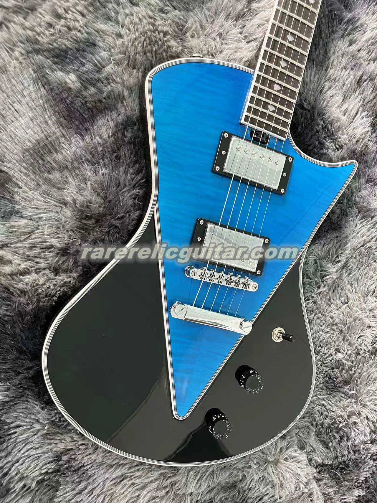 W stock armada singlecut podzielony niebieska elektryczna gitara elektryczna w kształcie litery V płomień klonowy górna część Black Back Curved Triangle InLay HH Pickups Cetto Brzarko